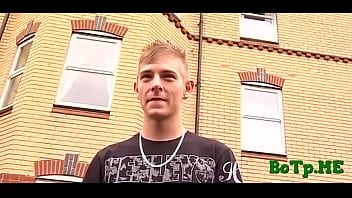 Abspielen Homosexueller Schnuckel lernt, sich in einem Auto zu verschlingen