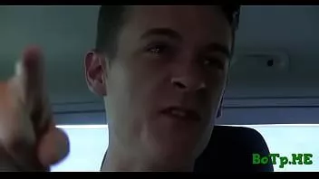 play Indo para o schlong do namorado em um carro
