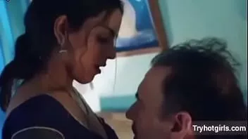 play Indischer Bhabhi und Schwiegervater gehen mit Ehemann in die Romanze