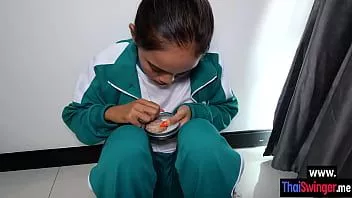 play गंदा नकाबपोश आदमी गड़बड़ एशियाई प्रतियोगी और वह मदद की उसे जीतने के लिए खेल