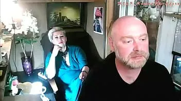 Играть Тесный балкон, как витрина, где продаются лучшие развратные жены... ))