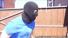 تشغيل جبهة مورو المشاغب تحول غزو المنزل إلى مهرجان اللعنة العنيف