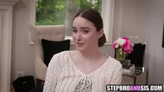 play Stepsisters împărtășesc cocoșul mare în hardcore threesome