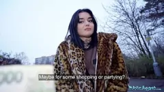 Afspelen Public Agent French Conquest: Crystal Cherry's Outdoor Blowjob en Big Dick POV