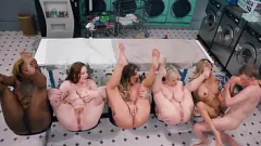 Afspelen Hardcore wasgoed met petite milf Dee Williams, Gogo Fukme en Big-Butt Amateur Yaya Gingersnatch