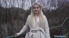 Oynat Kamu Temsilcisi, Squirting Californian Babe'den çoraptan bir oral seks ve hardcore lanet alır