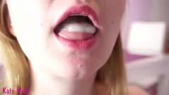 Reproducir Compilación intensa de corridas n.° 3 de Kate Rehi: creampies orales pulsantes