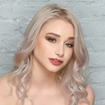 अभिनेता Scarlett Hampton