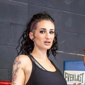अभिनेता Arabelle Raphael