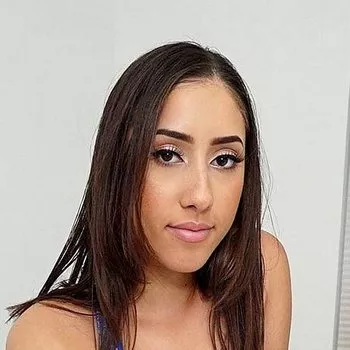 अभिनेता Kira Perez