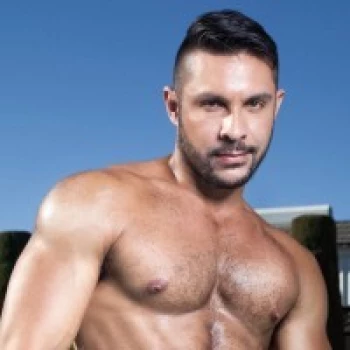 Actrita Seth Santoro
