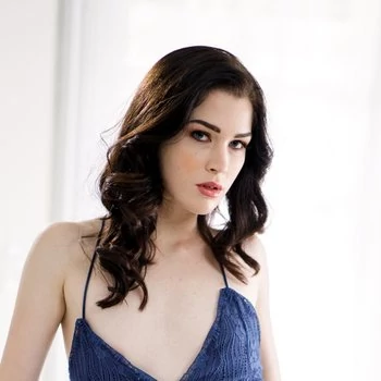 अभिनेता Evelyn Claire