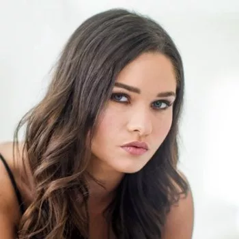 Pornstar Zoe Bloom