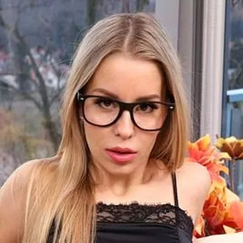 Porno Yıldızı Lucky Bee