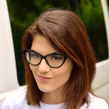 Porno Yıldızı Sara Bell